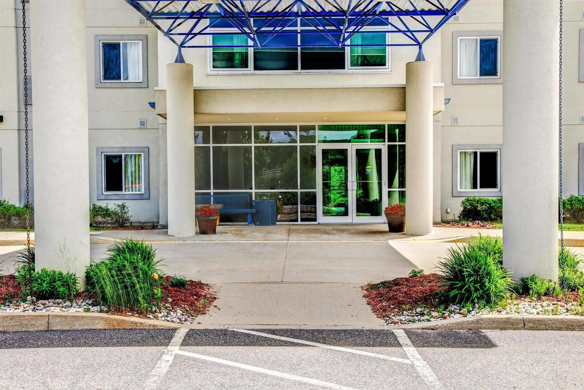 Motel 6-Huntsville, On Exteriér fotografie