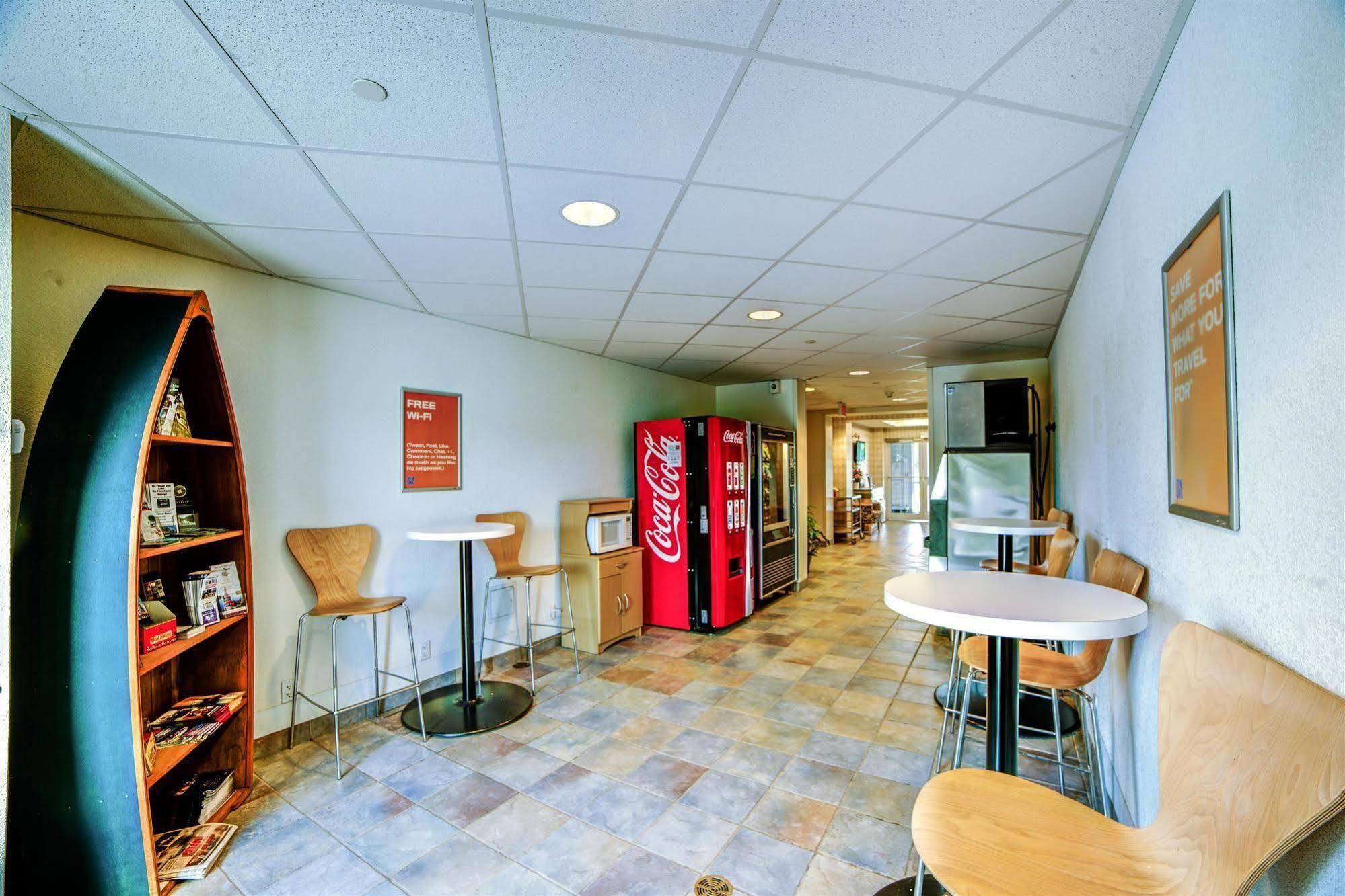 Motel 6-Huntsville, On Exteriér fotografie