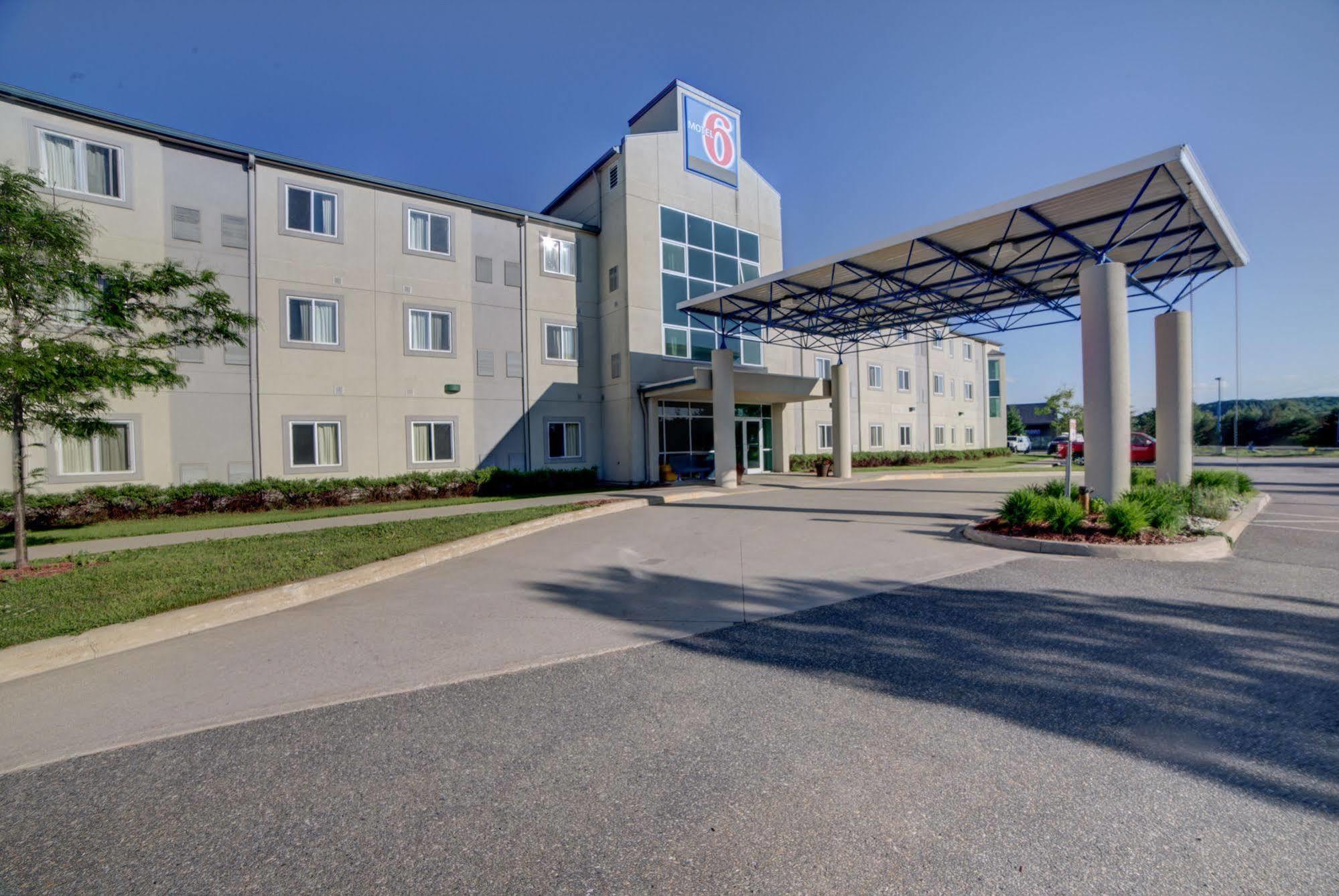 Motel 6-Huntsville, On Exteriér fotografie