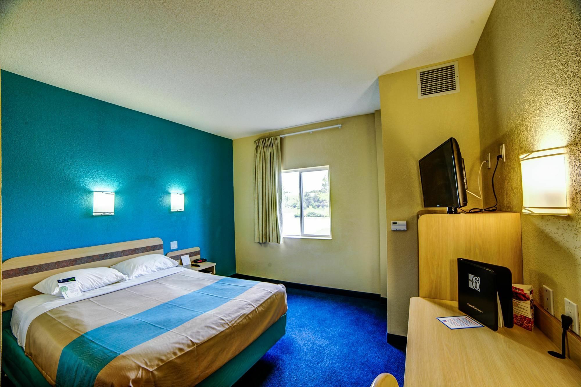 Motel 6-Huntsville, On Exteriér fotografie